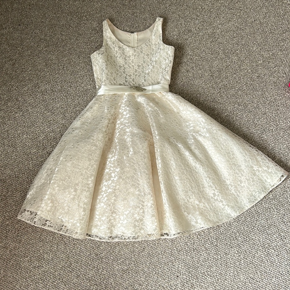 White buttercream flower girl dress size small 💐